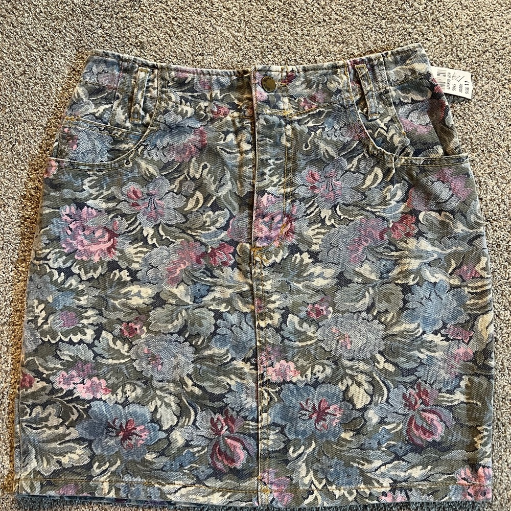 Paris Blues Mini SKIRT Floral Denim 80s/90s VINTAGE NWT Women’s 11 size Med/L